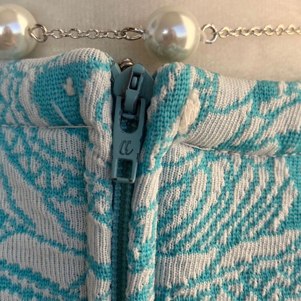 Vintage 60s 70s Bright Sky Blue & White Swirly Knee Length Sleeveless Day Dress - Picture 8 of 11